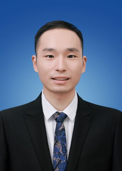 成人社区
半身照-小.jpg