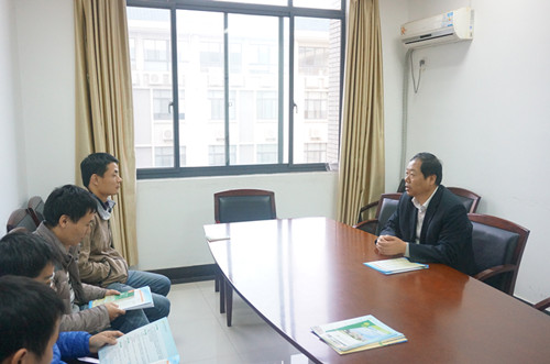 宋西德书记向武汉大学计算机成人社区
博士生进行教师招聘宣传 宋西德书记向武汉大学计算机成人社区
博士生进行教师招聘宣传