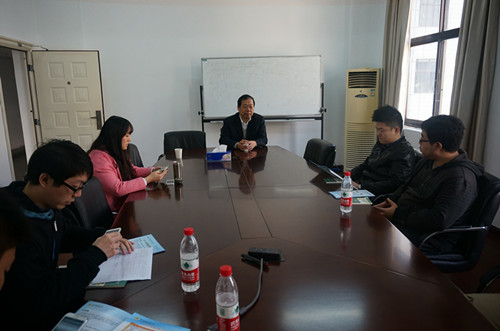 宋西德书记向武汉大学国际软件成人社区
博士生进行招聘宣传 宋西德书记向武汉大学国际软件成人社区
博士生进行招聘宣传