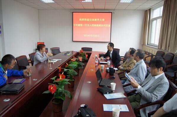 日本客人与成人社区
领导座谈