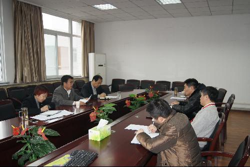 吴普特常务副校长与成人社区
领导班子座谈